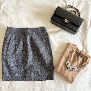 Ann Taylor Size 0 fully lined grey pencil skirt in a jacquard fabric